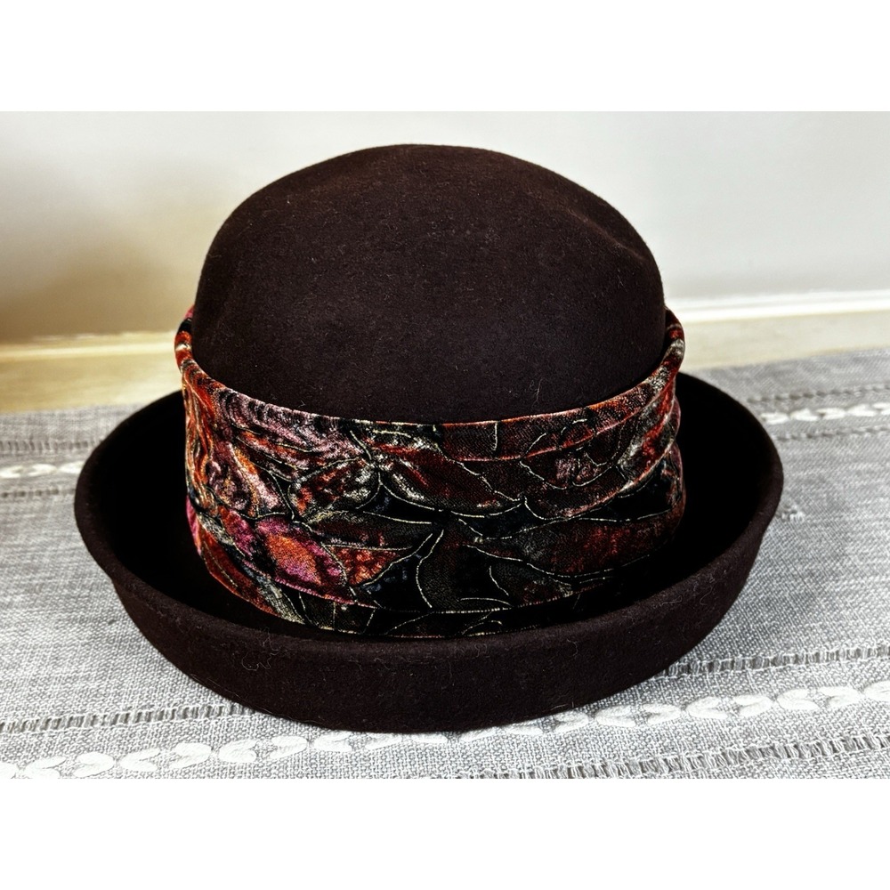 Vintage Ladies Doeskin Felt Wool Hat 1990s
